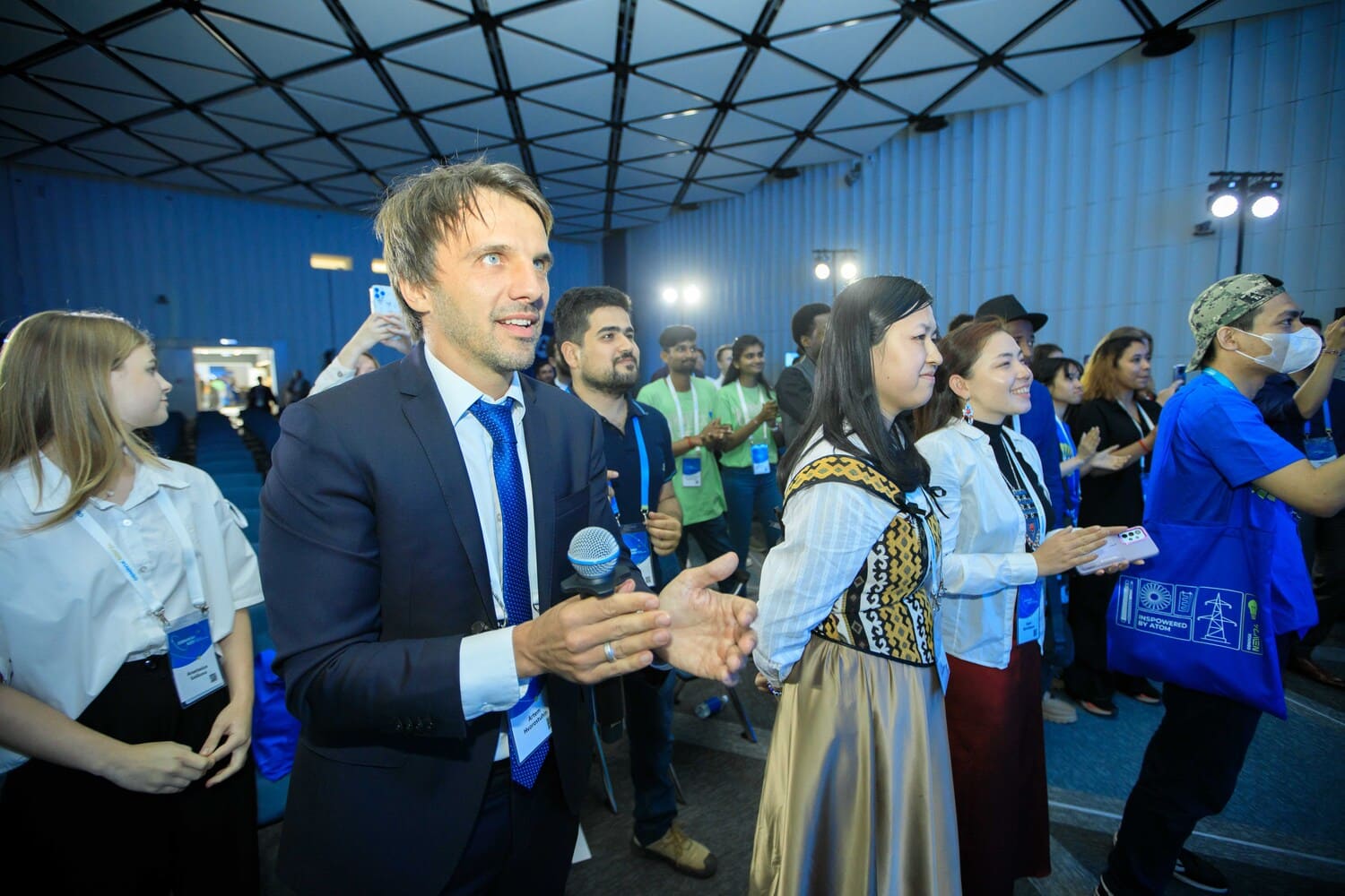 Closing plenary session “Dreamers and Doers: Young People's Pledge for a Better Future” -35 Closing plenary session “Dreamers and Doers: Young People's Pledge for a Better Future” -35