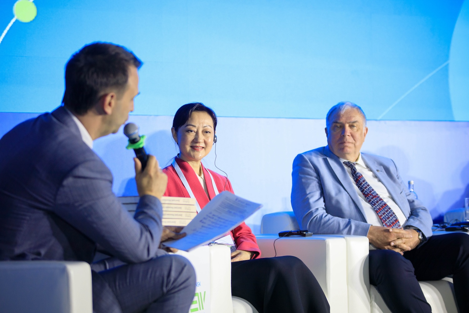 Plenary Session “InsPowered by Atoms: Our Dream for the Next 70 Years"-86 Plenary Session “InsPowered by Atoms: Our Dream for the Next 70 Years"-86