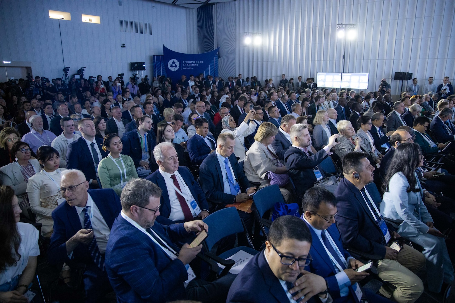 Plenary Session “InsPowered by Atoms: Our Dream for the Next 70 Years"-216 Plenary Session “InsPowered by Atoms: Our Dream for the Next 70 Years"-216